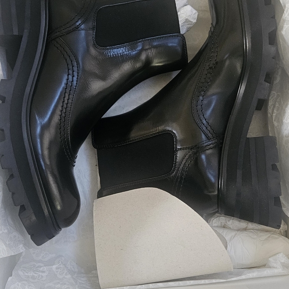 Alexander McQueen wander chelsea boots - Picture 8 of 8